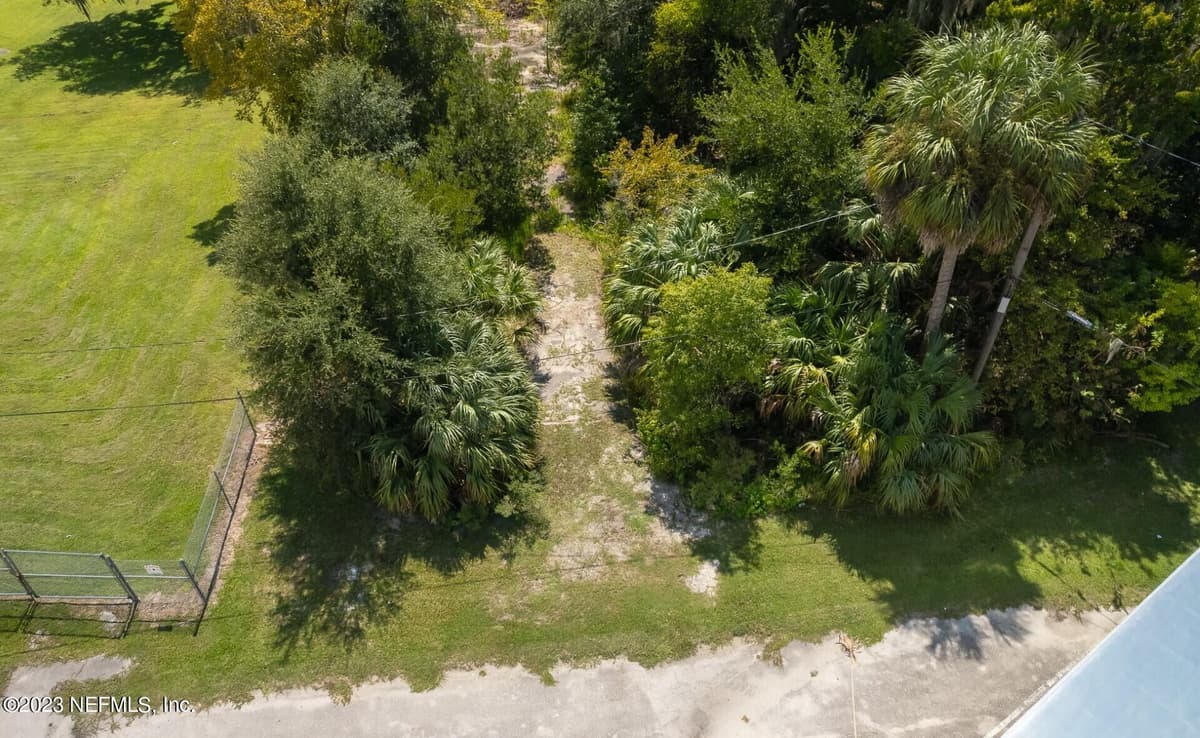 227 S HIGHWAY 17, East Palatka, FL 32131 3