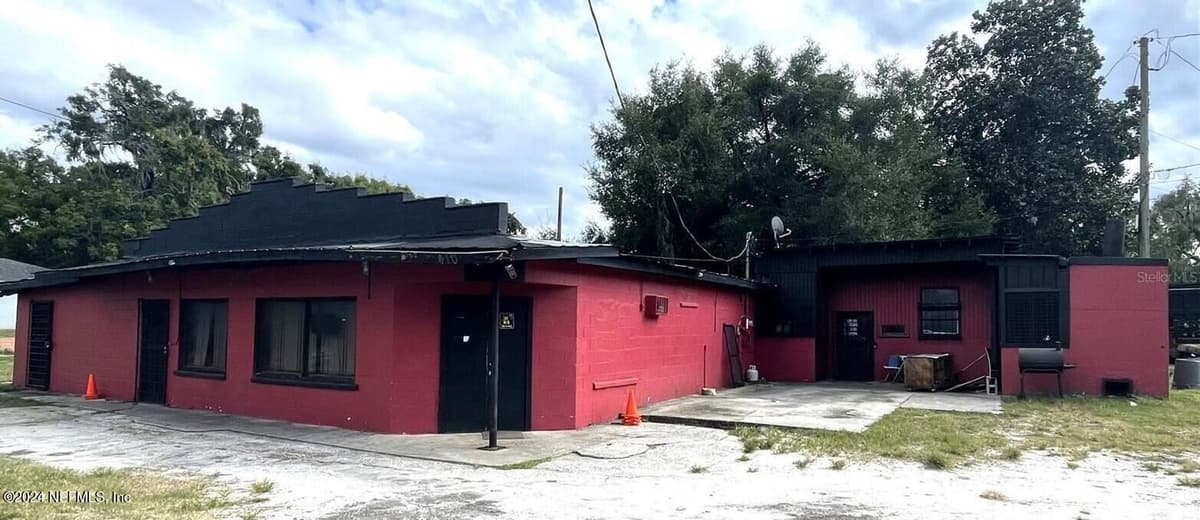 410 W BERESFORD Avenue, DeLand, FL 32720 2