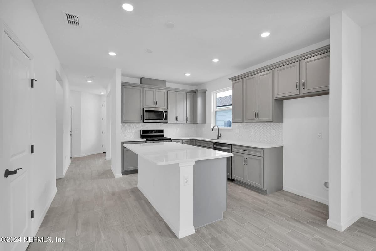 565 CONTINUUM Loop, Yulee, FL 32097 3