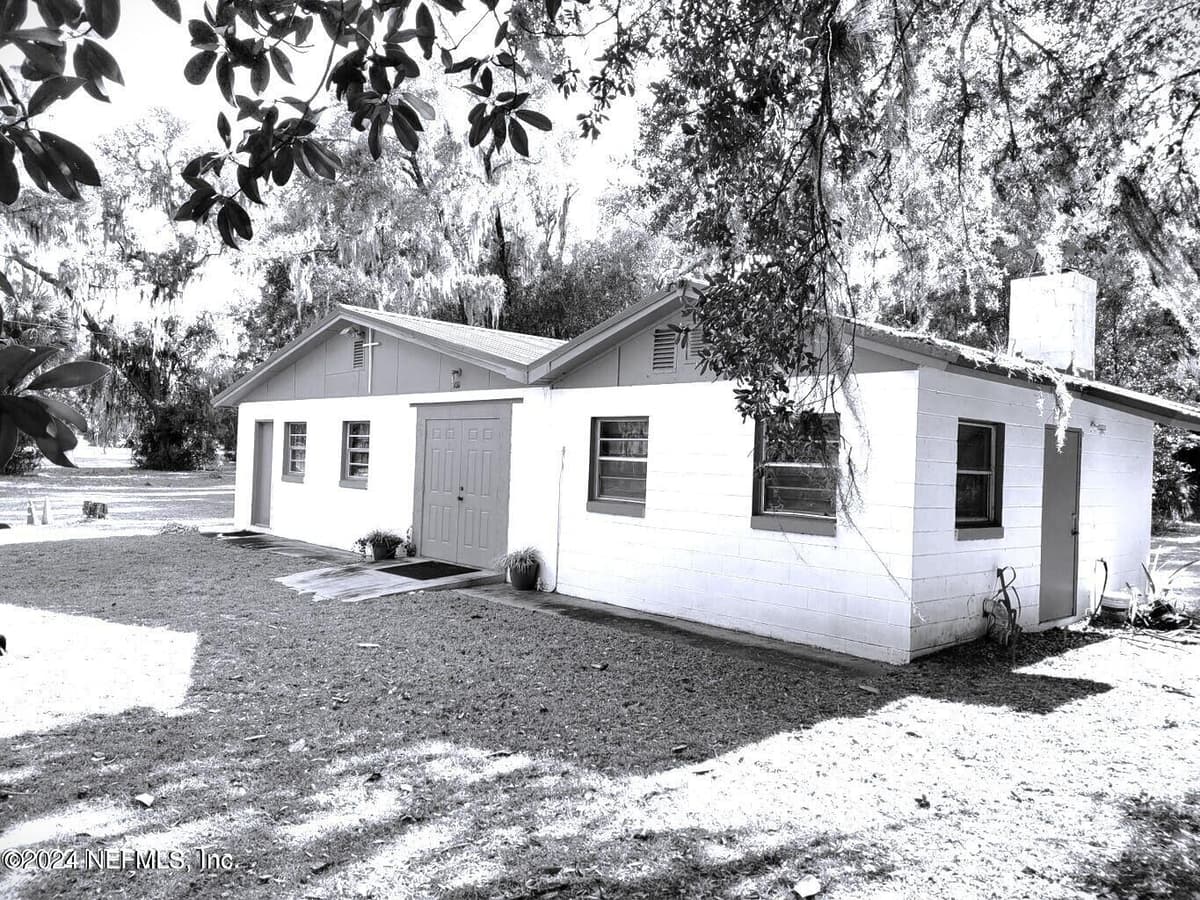 1011 ELM Street, Welaka, FL 32193 3