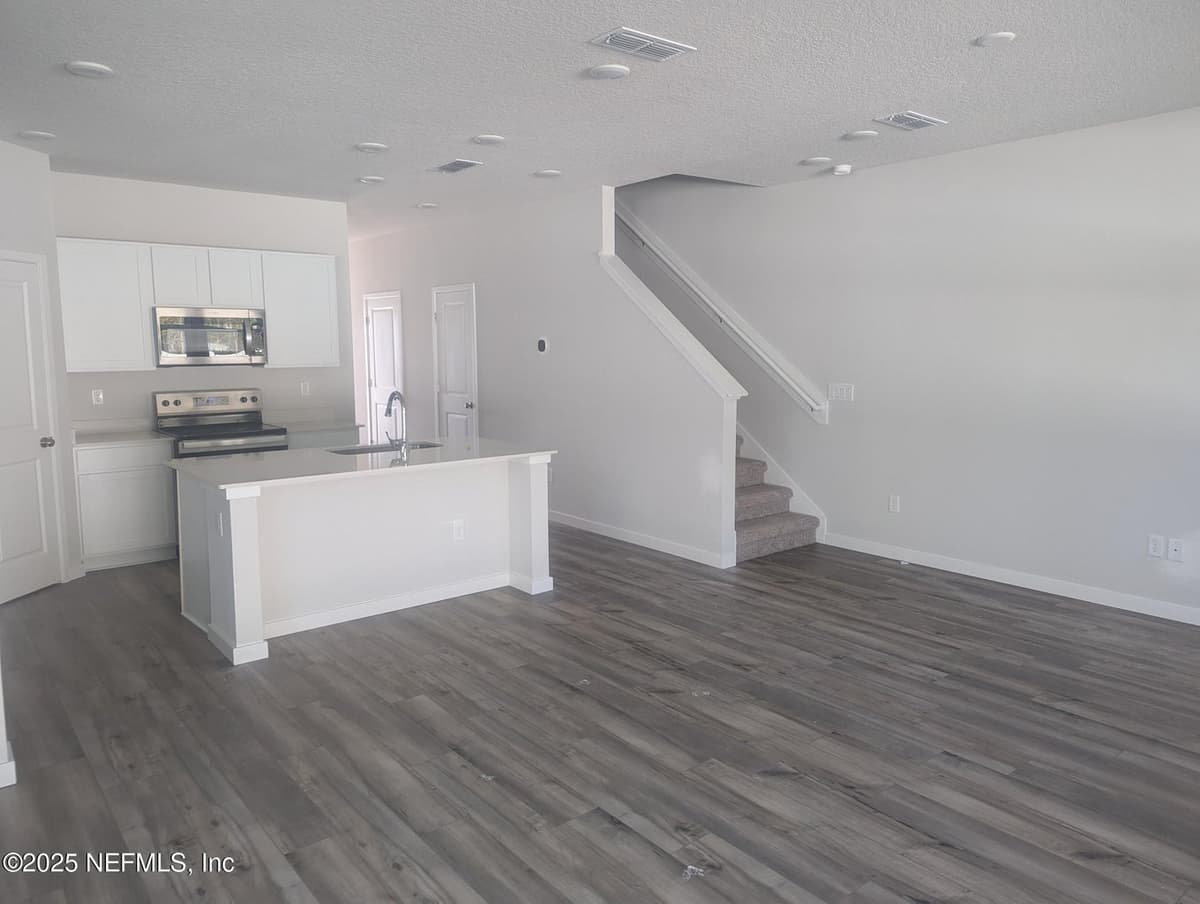 115 BRAZIL NUT Circle 251, Jacksonville, FL 32218 3