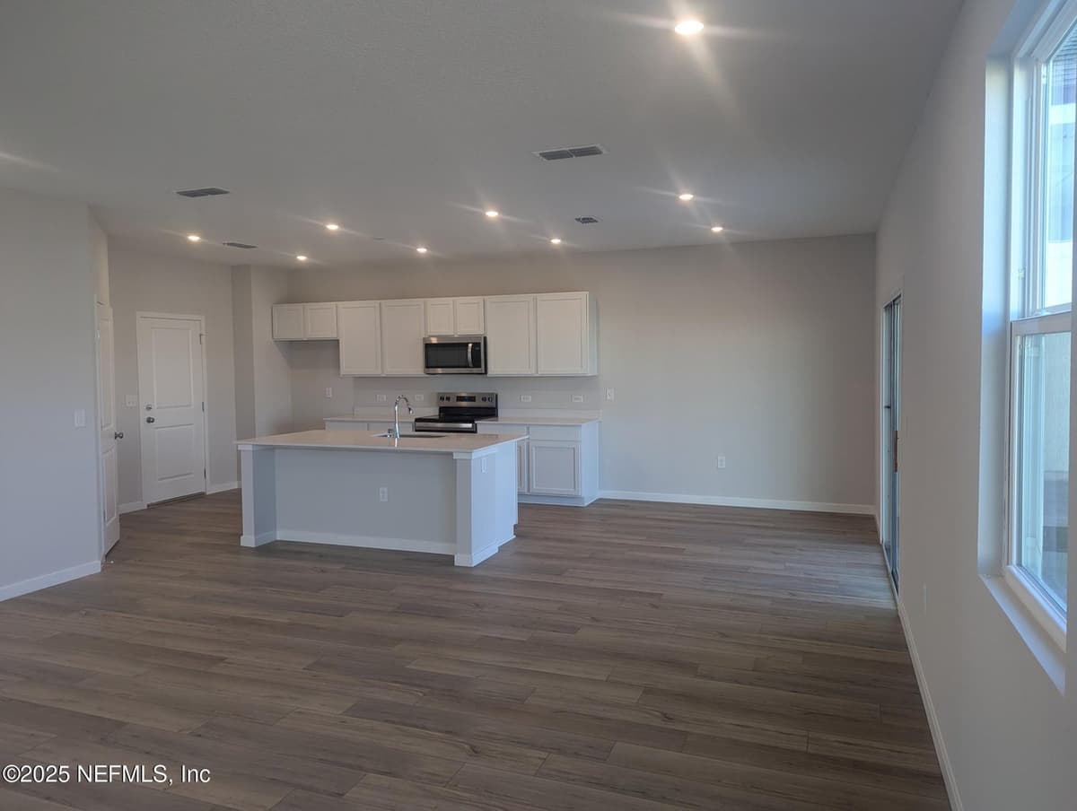 56 BRAZIL NUT Circle 138, Jacksonville, FL 32218 3