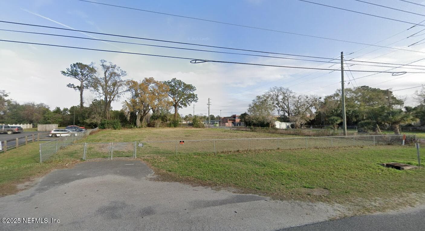 12761 N MAIN Street, Jacksonville, FL 32218