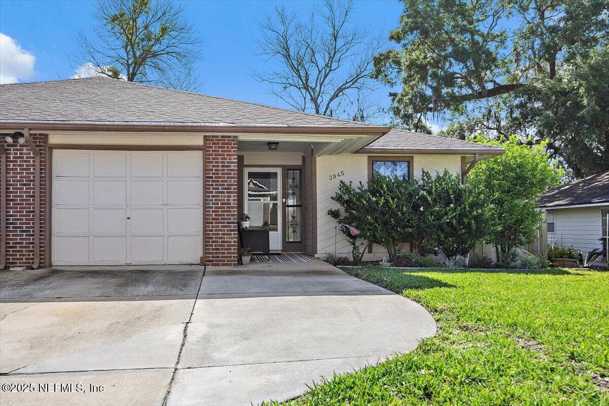 3945 HOLLOWS Drive, Jacksonville, FL 32225 2