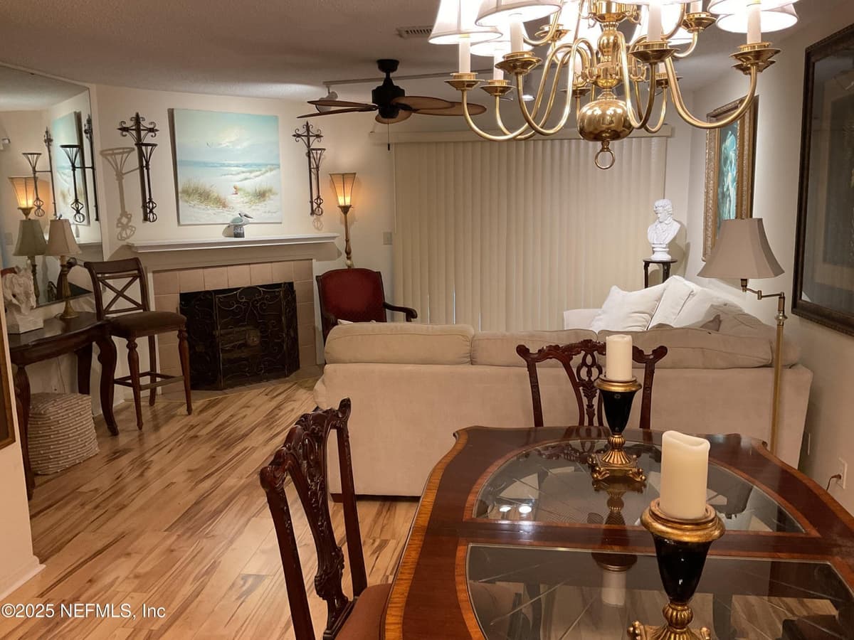7701 BAYMEADOWS Circle W 1072, Jacksonville, FL 32256 3