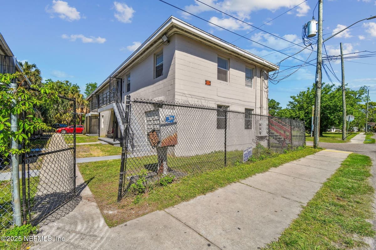 1330 BARNETT Street, Jacksonville, FL 32209 3