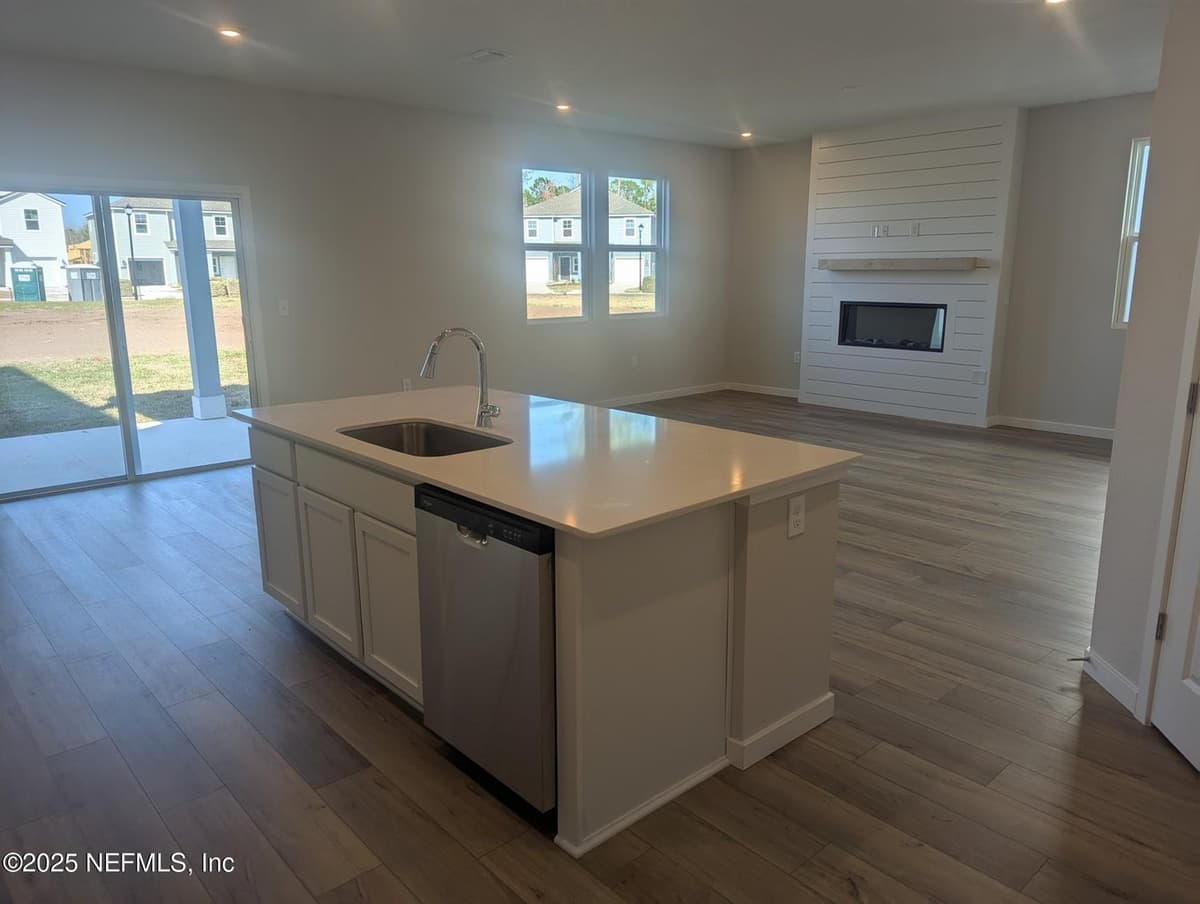 16 BRAZIL NUT Circle 148, Jacksonville, FL 32218 2