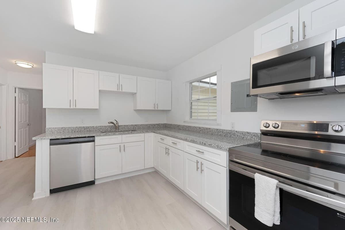 4624 BIRD Avenue, Jacksonville, FL 32207 2