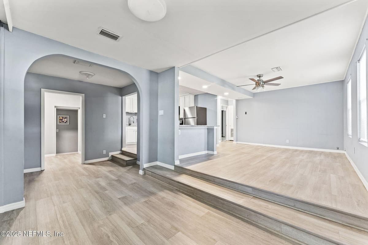 2617 LAKE SHORE Boulevard, Jacksonville, FL 32210 3
