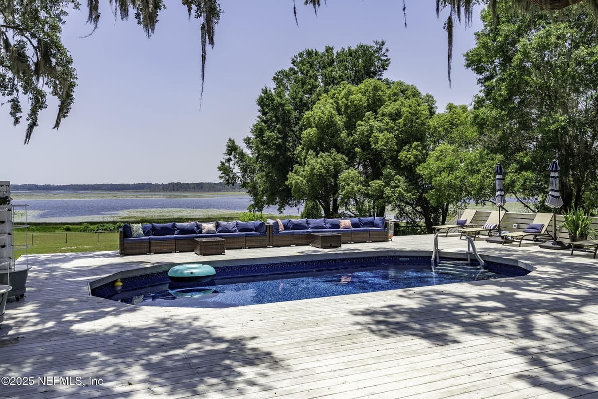 561 SE LAKEVIEW Drive, Keystone Heights, FL 32656 3