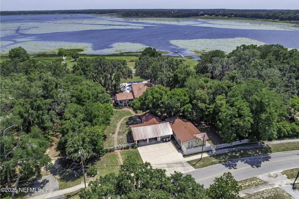 561 SE LAKEVIEW Drive, Keystone Heights, FL 32656 2