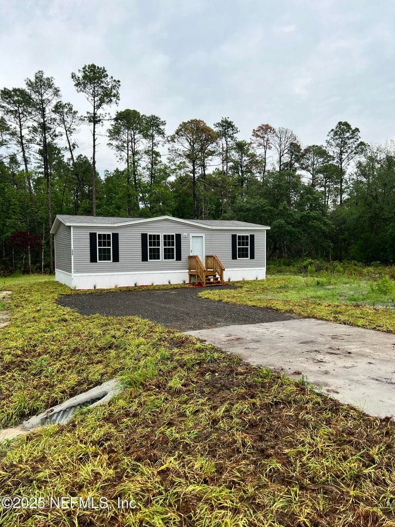 520 HICKORY NUT Trail, Satsuma, FL 32189