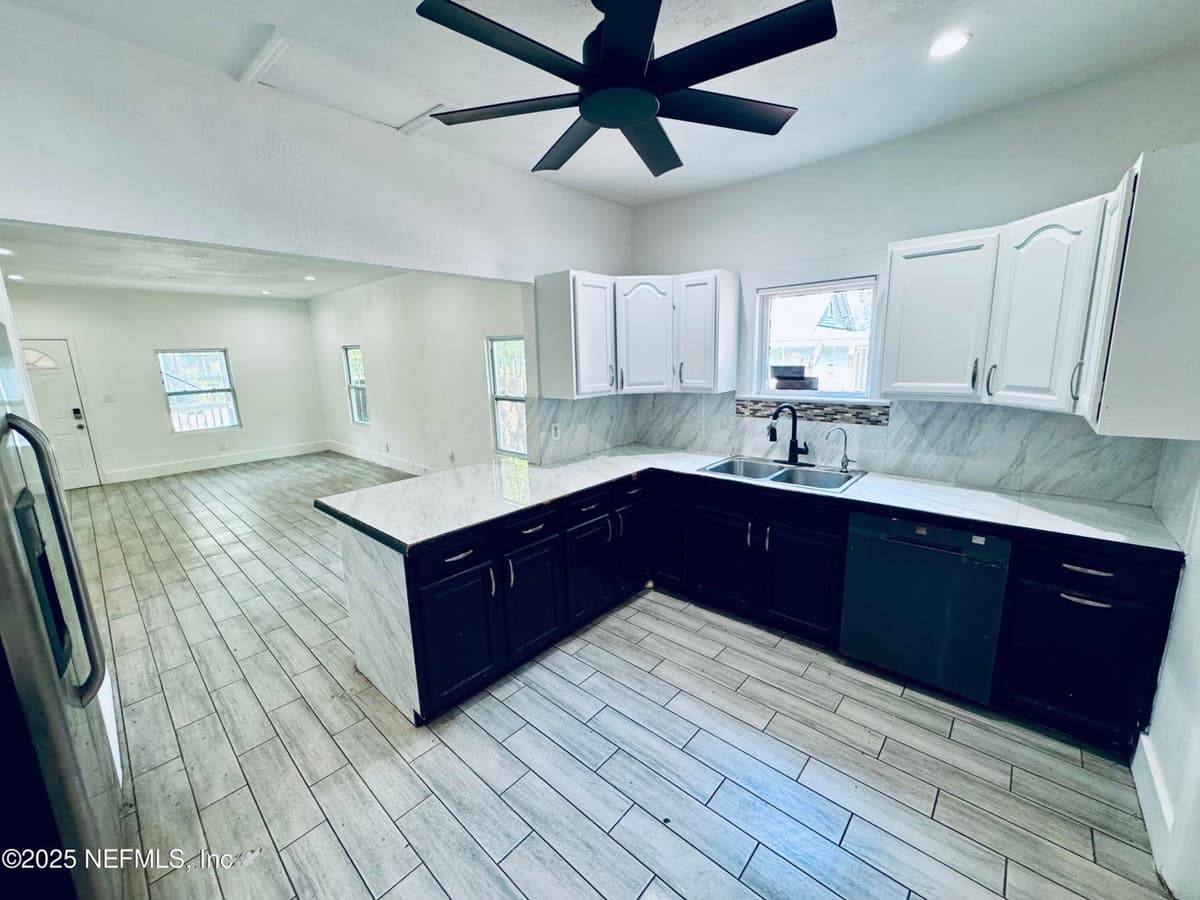1041 E 14TH Street, Jacksonville, FL 32206 3
