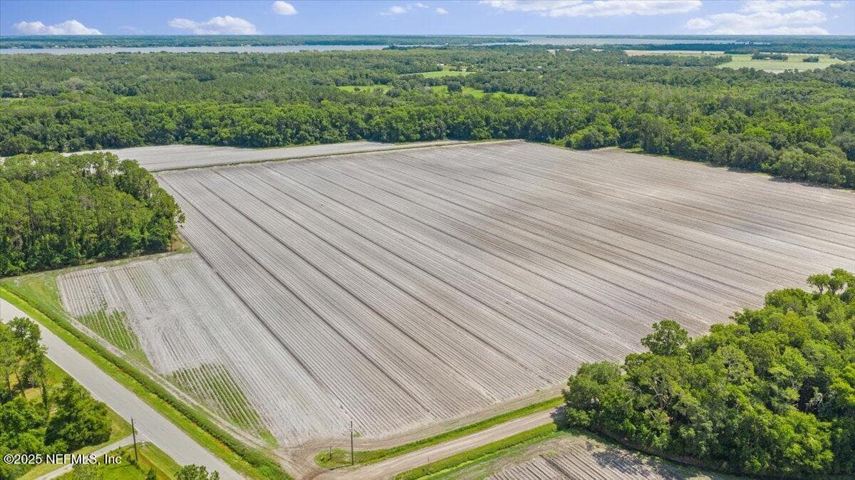 233 E RIVER Road, East Palatka, FL 32131 2