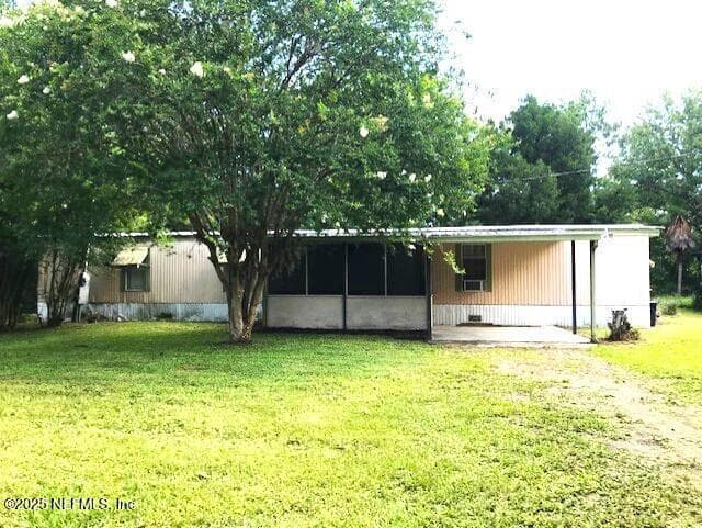 208 TARPON Boulevard, Palatka, FL 32177 3