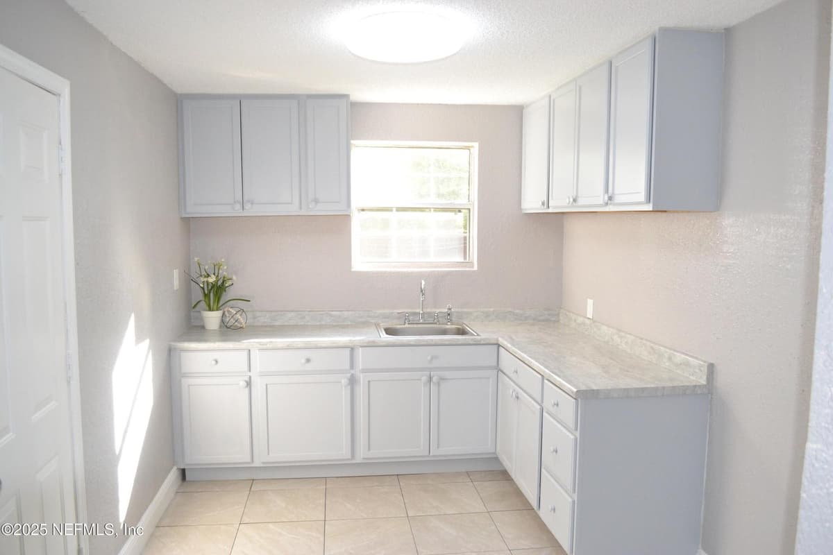 3042 LUCOMA Drive, Jacksonville, FL 32254 2