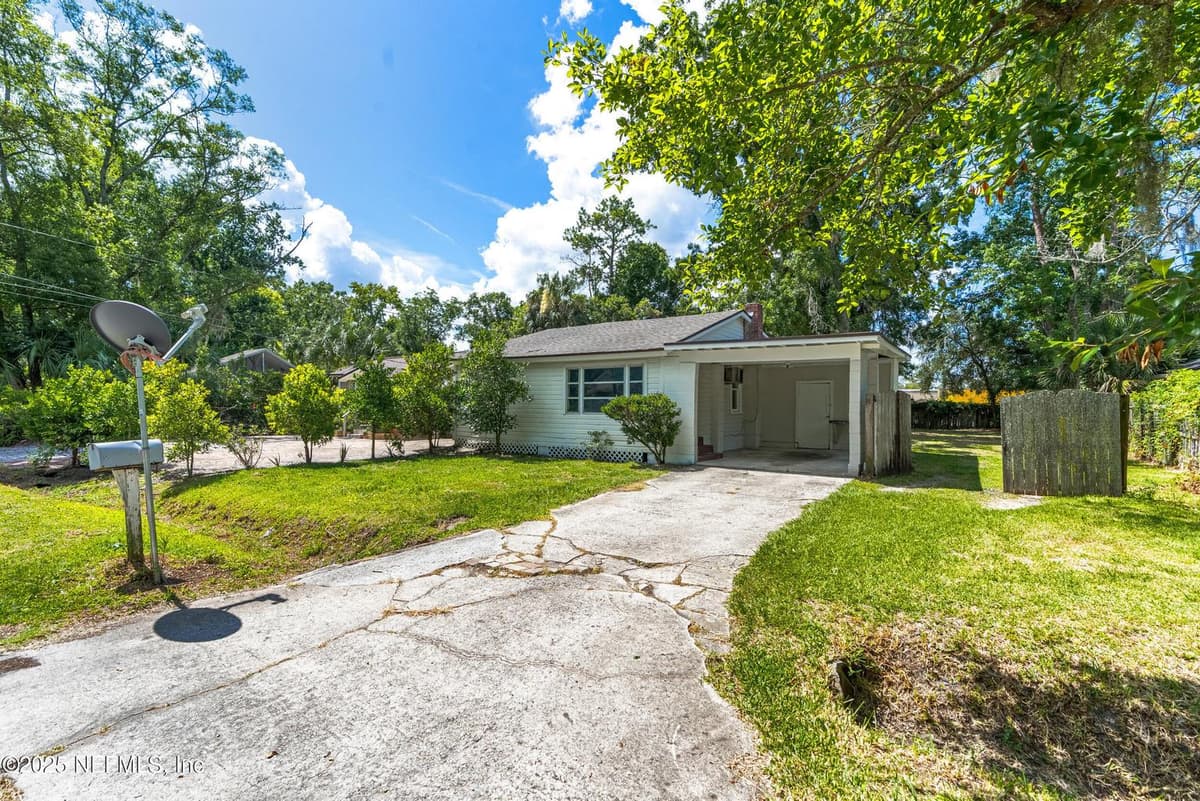 3840 ADIROLF Road, Jacksonville, FL 32207 3