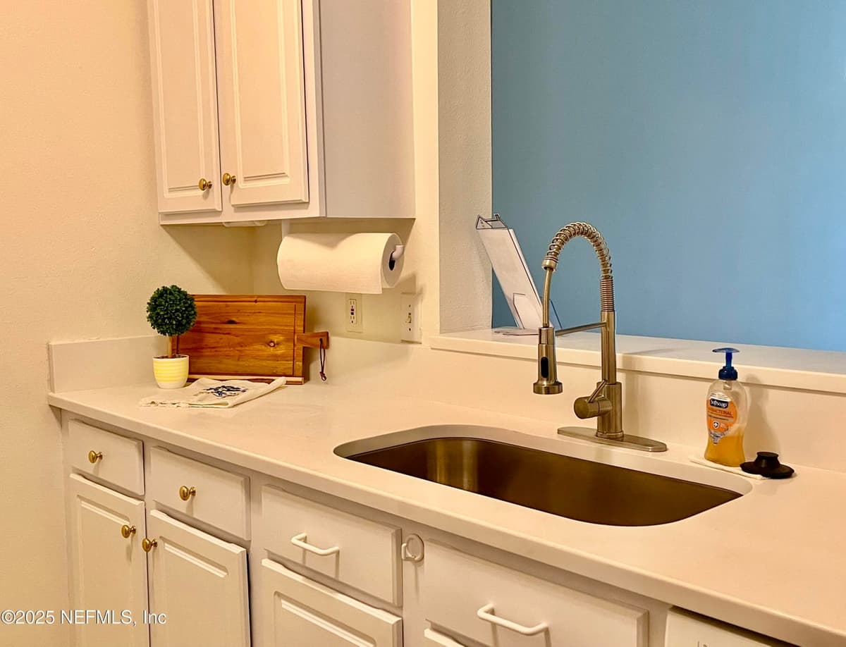 10550 BAYMEADOWS Road 425, Jacksonville, FL 32256 3