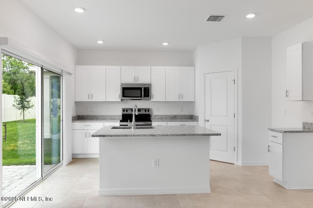 8495 LILIAS Circle, Jacksonville, FL 32219 3