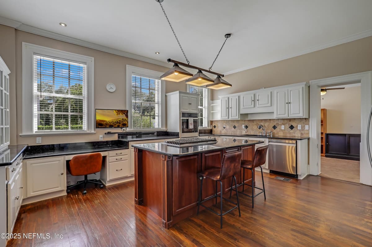 3903 ST JOHNS Avenue, Jacksonville, FL 32205 2