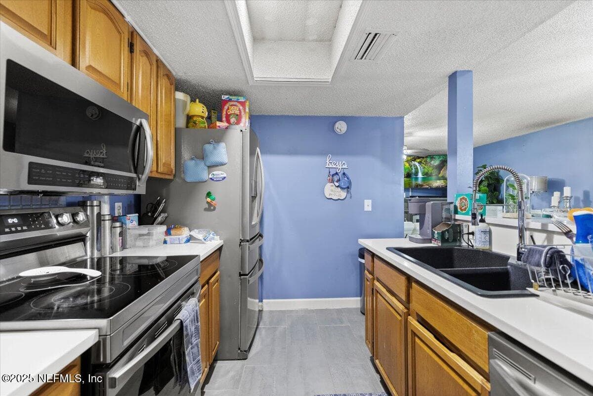 5548 MARATHON Parkway, Jacksonville, FL 32244 3