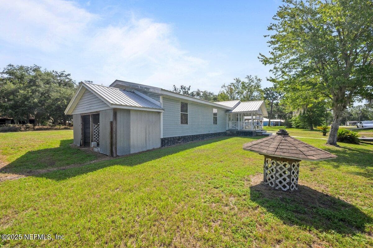 124 E GRANDVIEW Drive, East Palatka, FL 32131 2