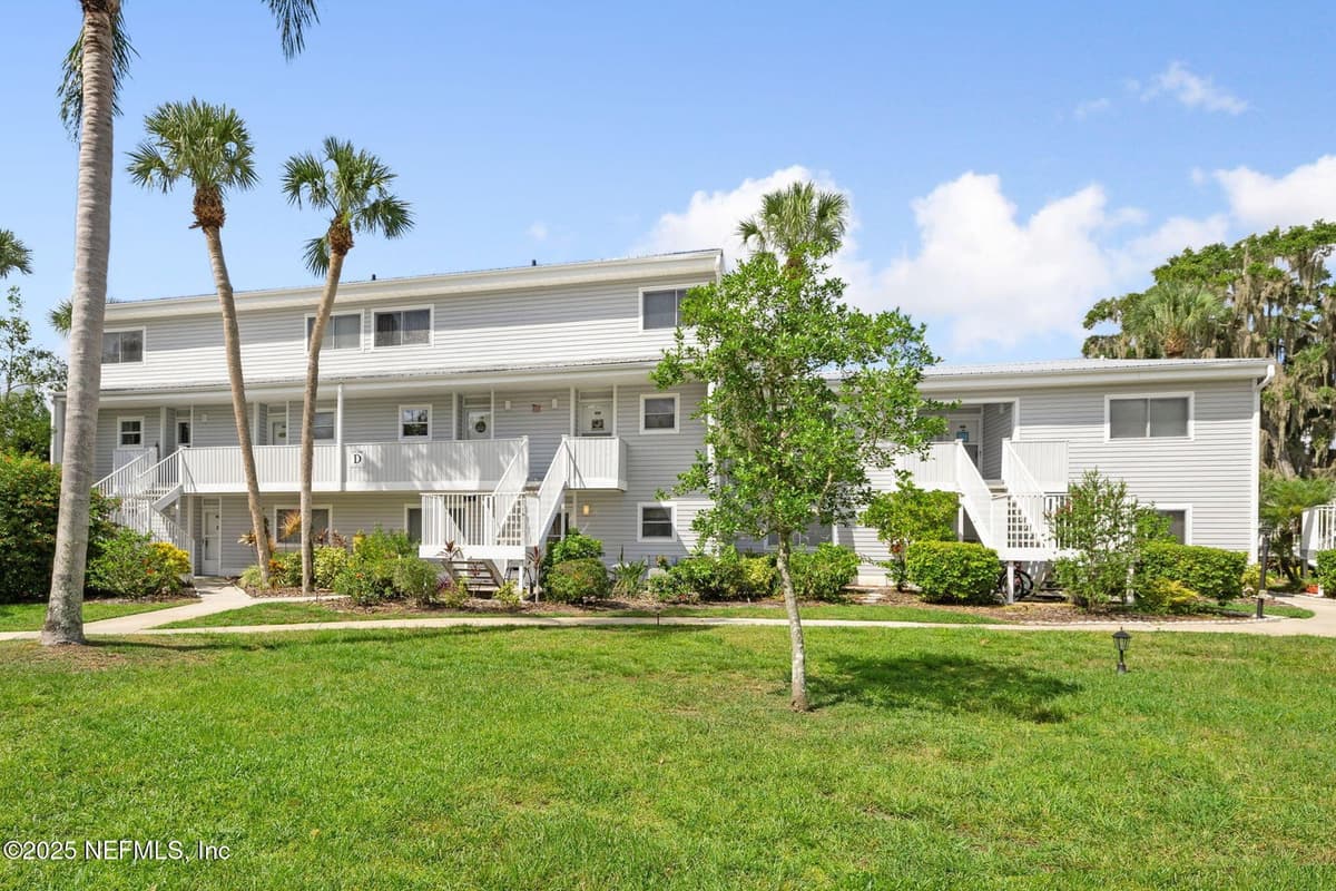 125 RIVER BEND Place BLD. D, Welaka, FL 32193 2