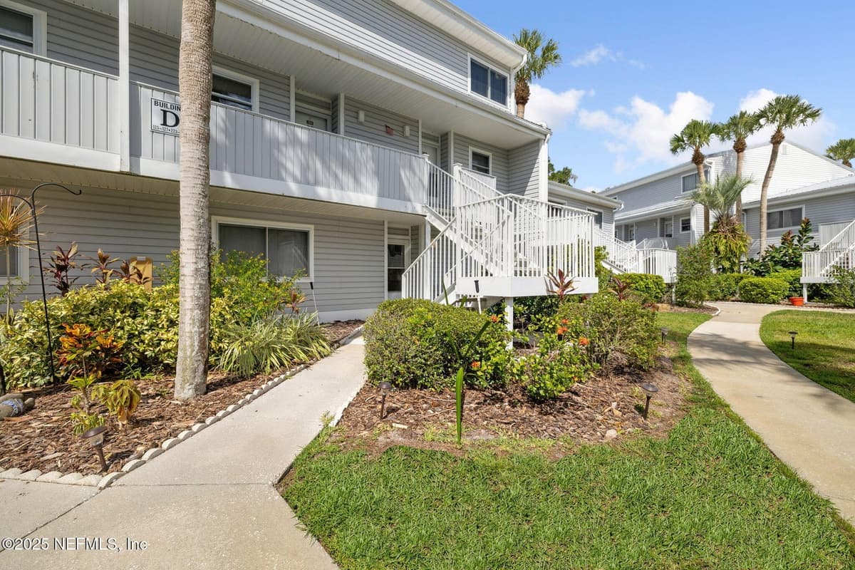 125 RIVER BEND Place BLD. D, Welaka, FL 32193 3