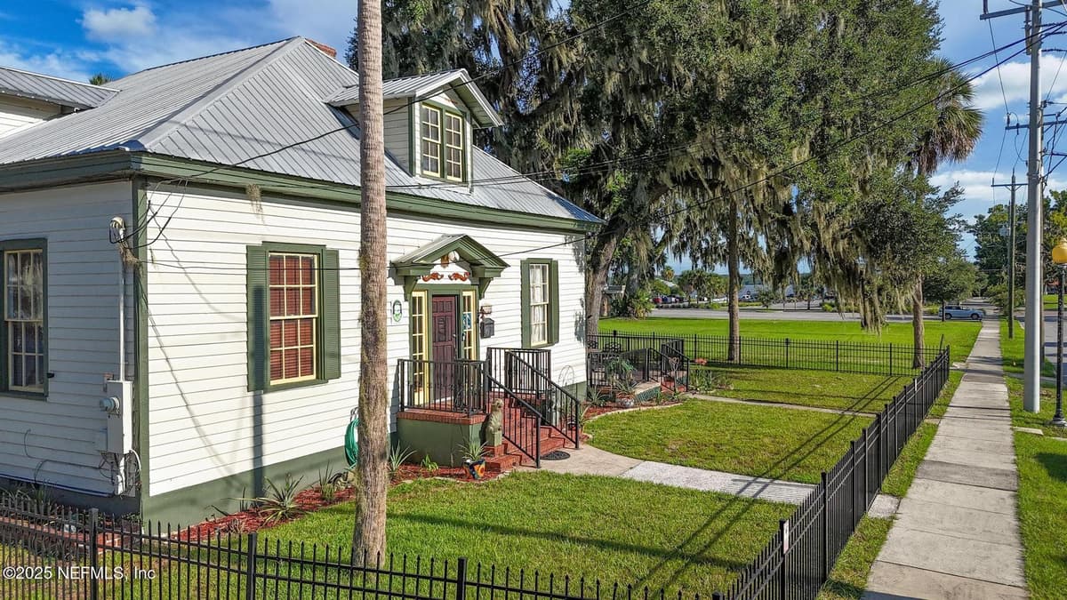 117 S 3RD Street, Palatka, FL 32177 2