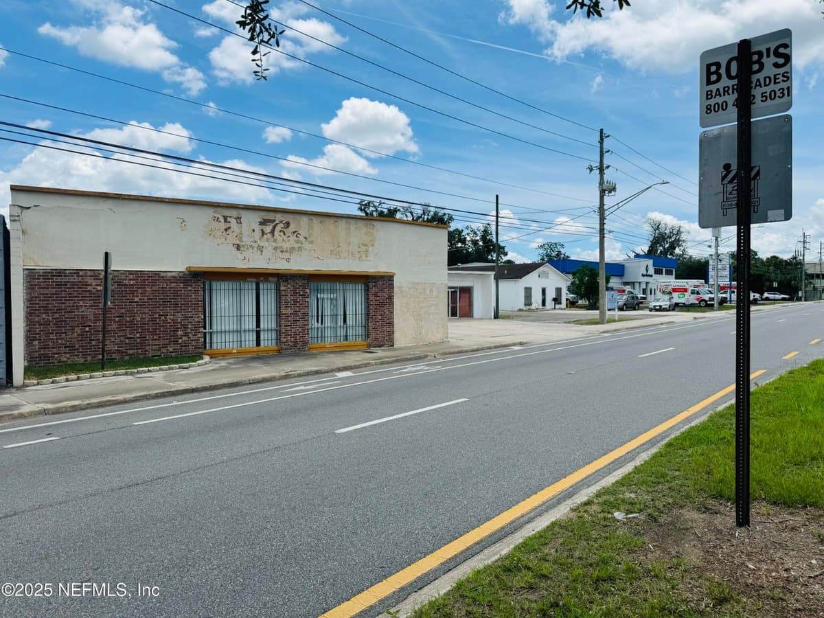 2565 PHILIPS Highway, Jacksonville, FL 32207 3