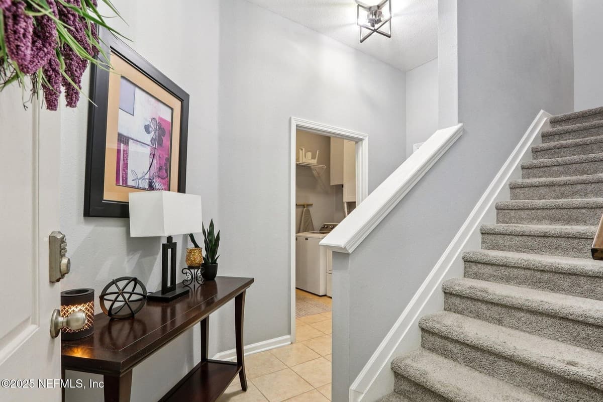 4241 MIGRATION Drive 6-6, Jacksonville, FL 32257 3