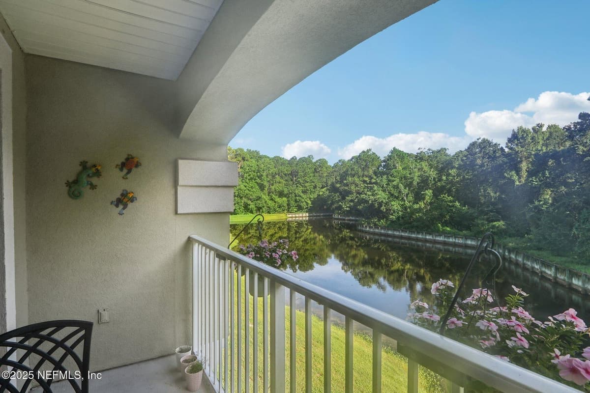 4241 MIGRATION Drive 6-6, Jacksonville, FL 32257 2