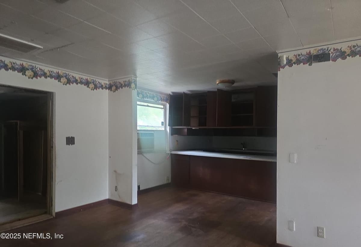 2124 LAKE WEIR Avenue, Jacksonville, FL 32210 3