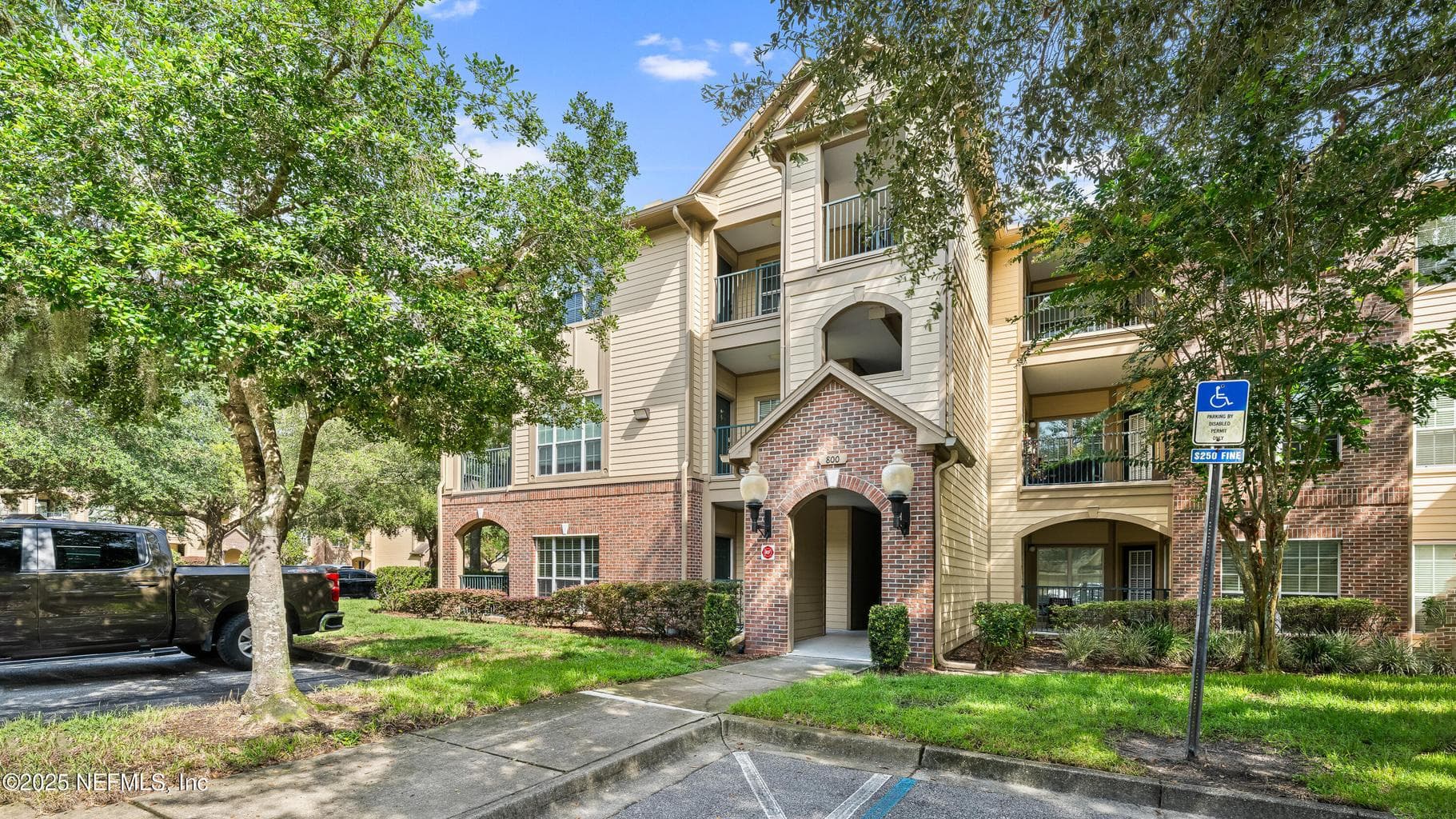 7800 POINT MEADOWS Drive 818, Jacksonville, FL 32256