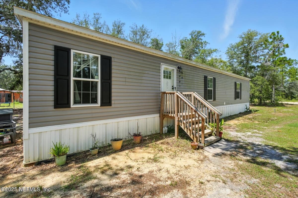 1141 DONOVAN Avenue, Interlachen, FL 32148 2
