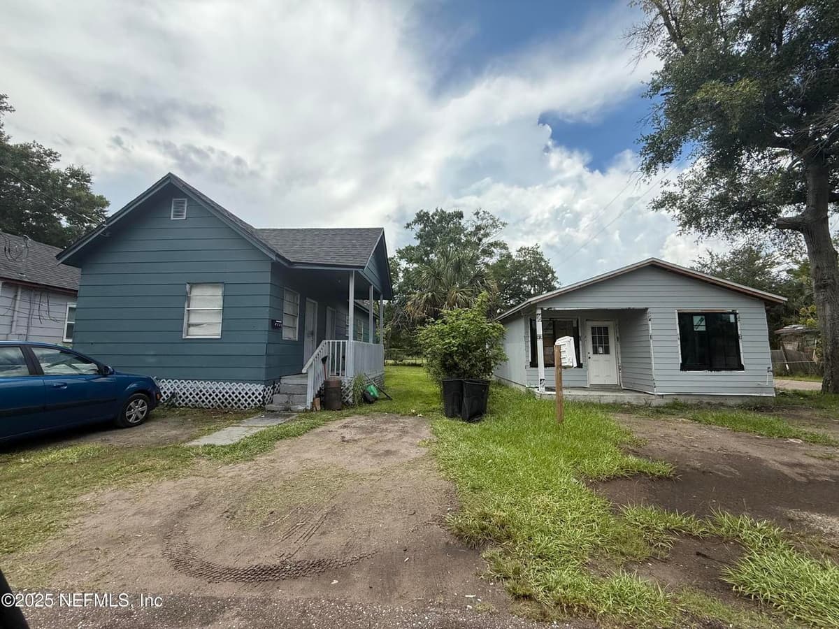 1352 MT HERMAN Street, Jacksonville, FL 32209 3