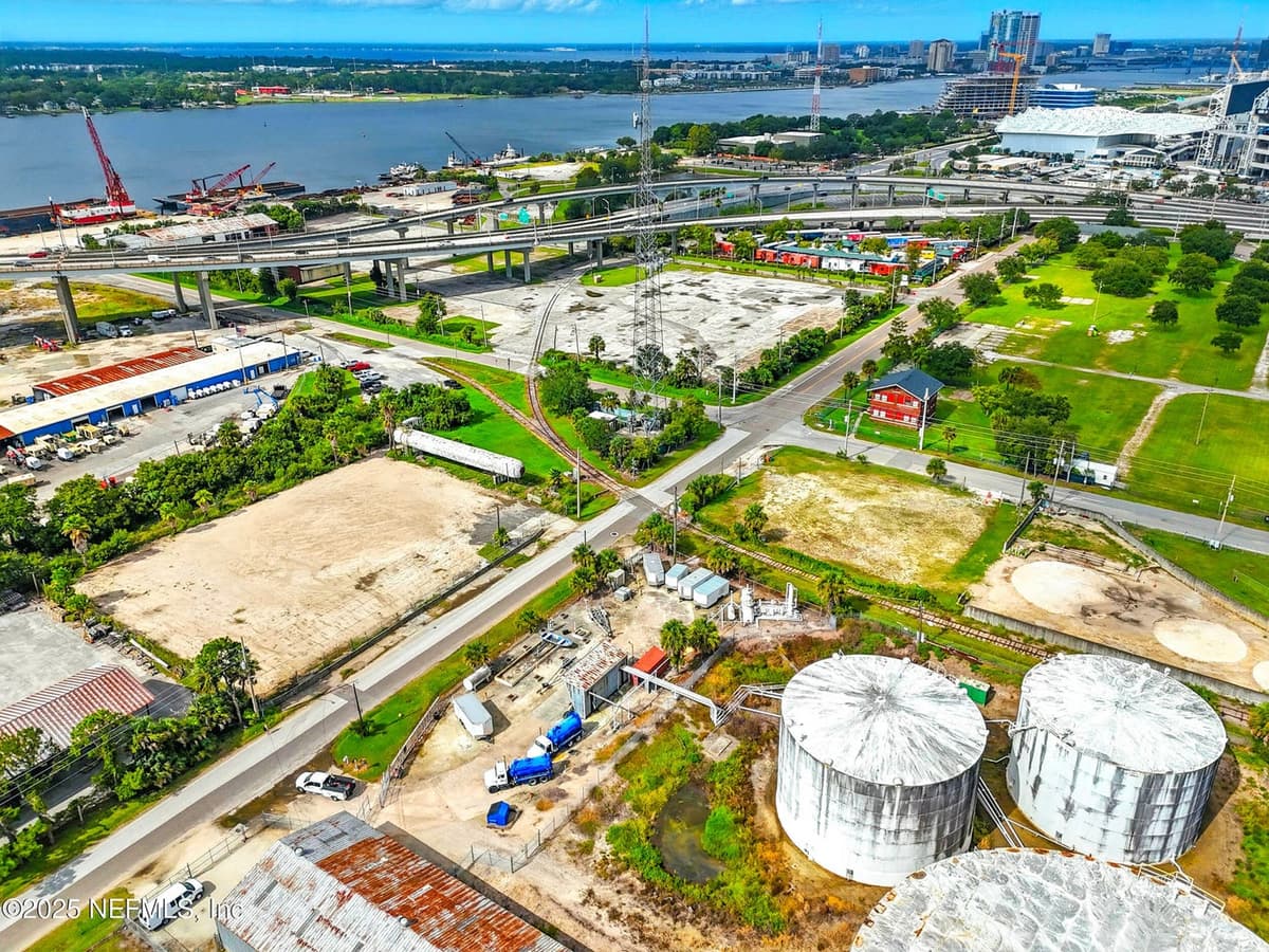 1932 E ADAMS Street, Jacksonville, FL 32202 2