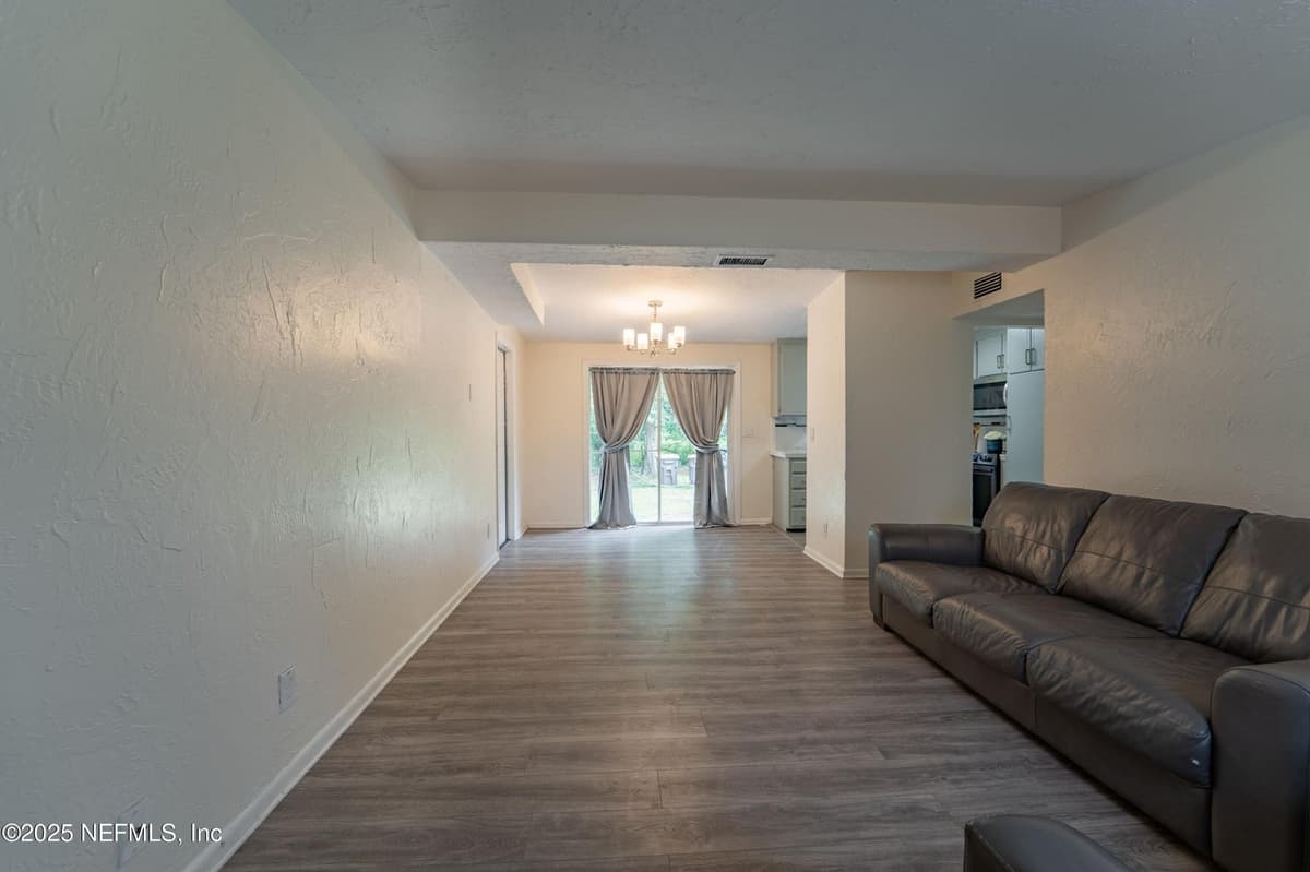 5114 ROANOKE Boulevard, Jacksonville, FL 32208 3