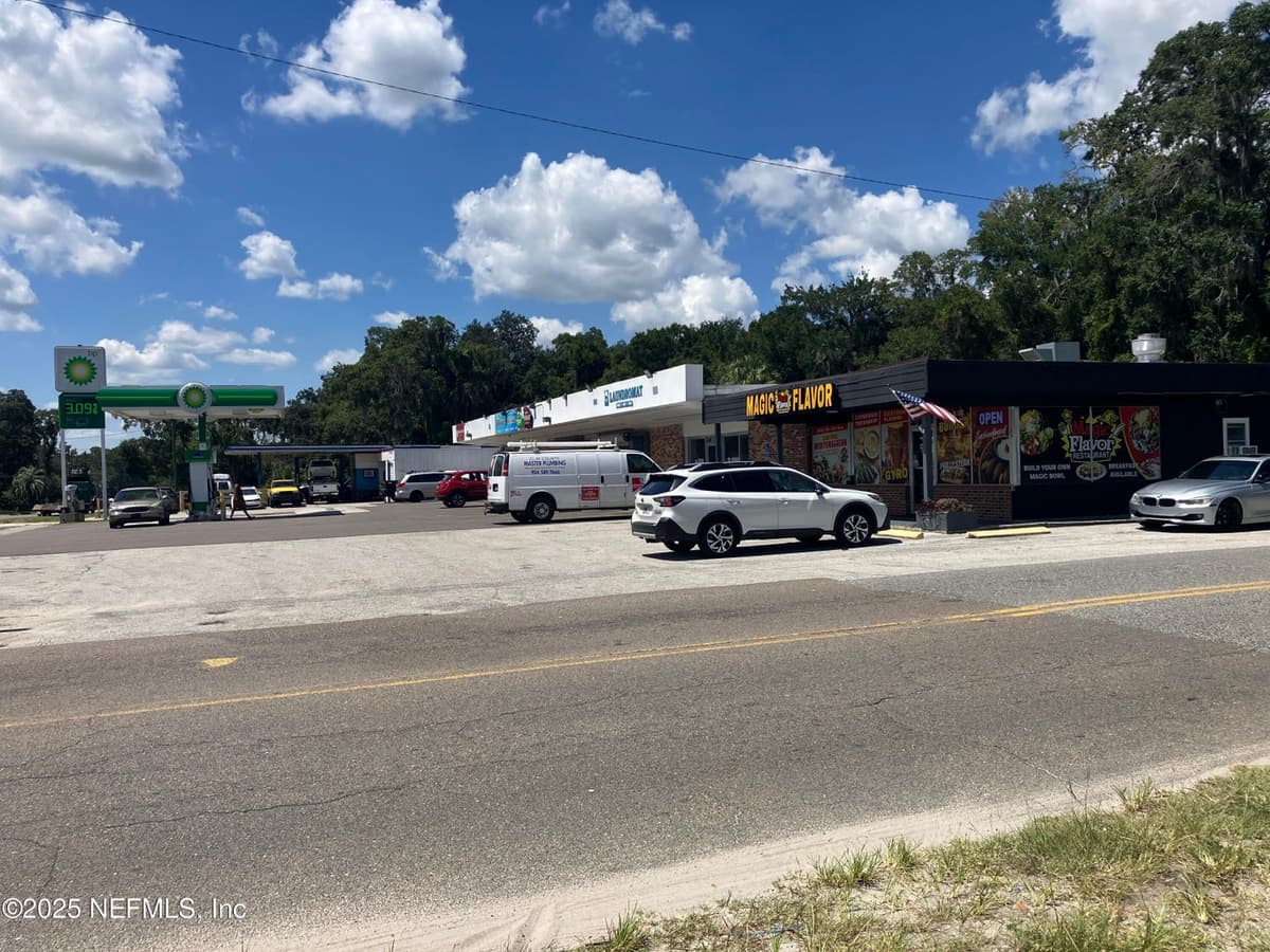 206 S OAKRIDGE Avenue, Green Cove Springs, FL 32043 2