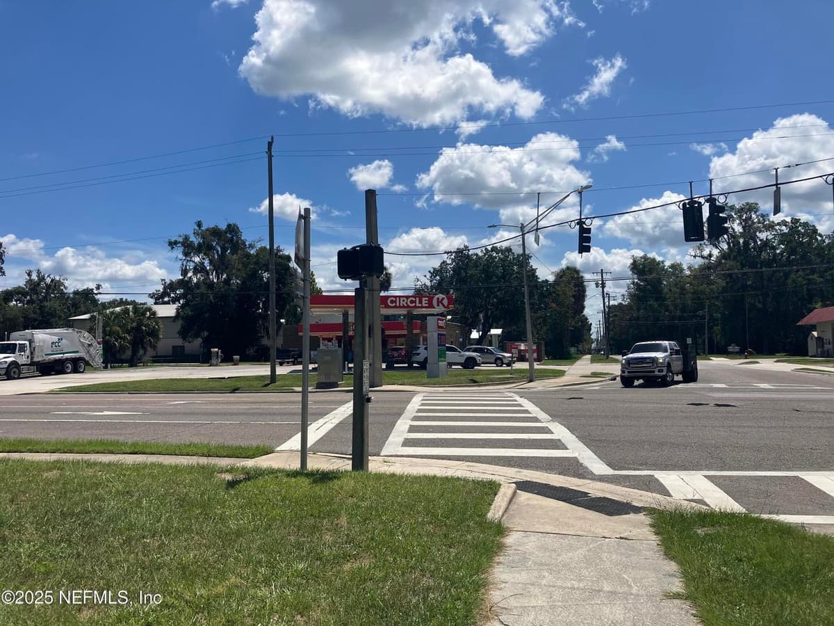 206 S OAKRIDGE Avenue, Green Cove Springs, FL 32043 3