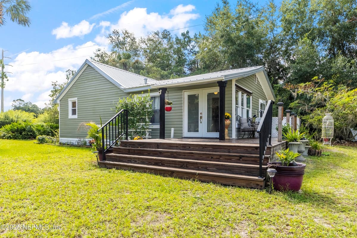 942 STATE RD 20, Interlachen, FL 32148 3