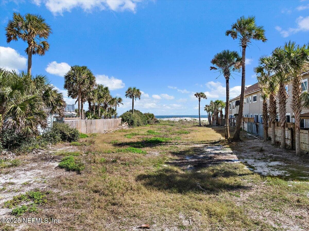 1039 BEACH Avenue, Atlantic Beach, FL 32233