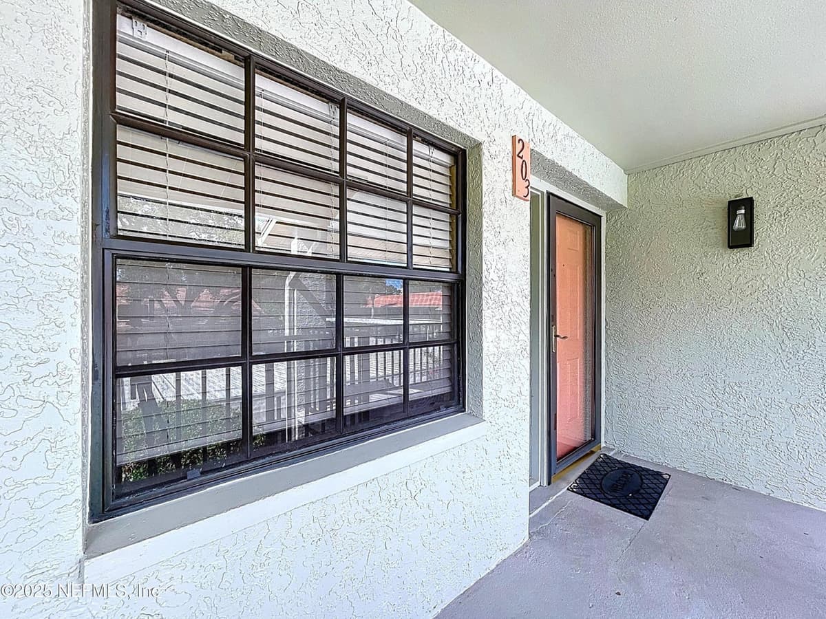 2020 LAKEVIEW Drive 203, Clearwater, FL 33763 2