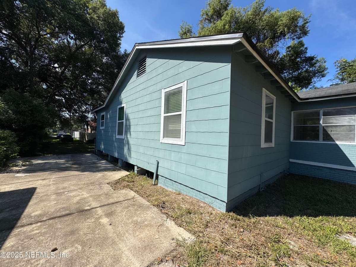 8032 LEXINGTON Drive, Jacksonville, FL 32208 2