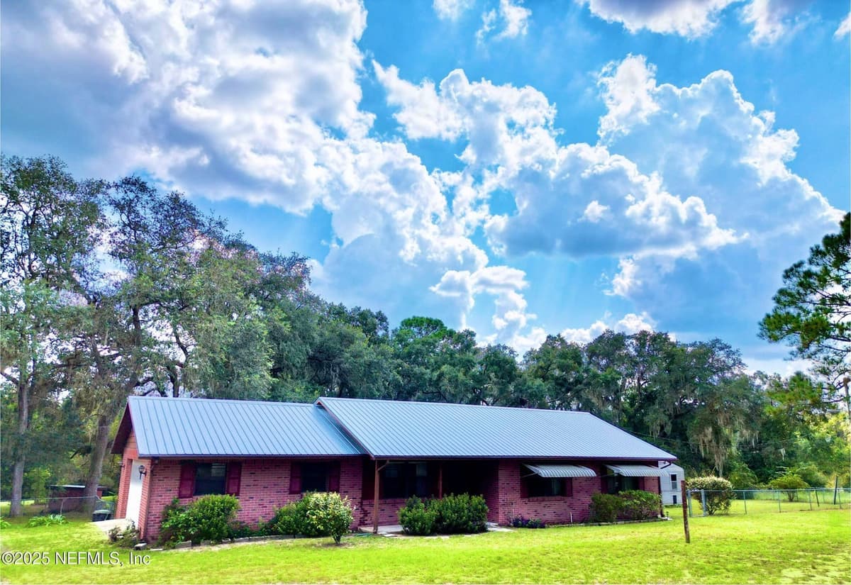 137 OAK Circle, Interlachen, FL 32148 2