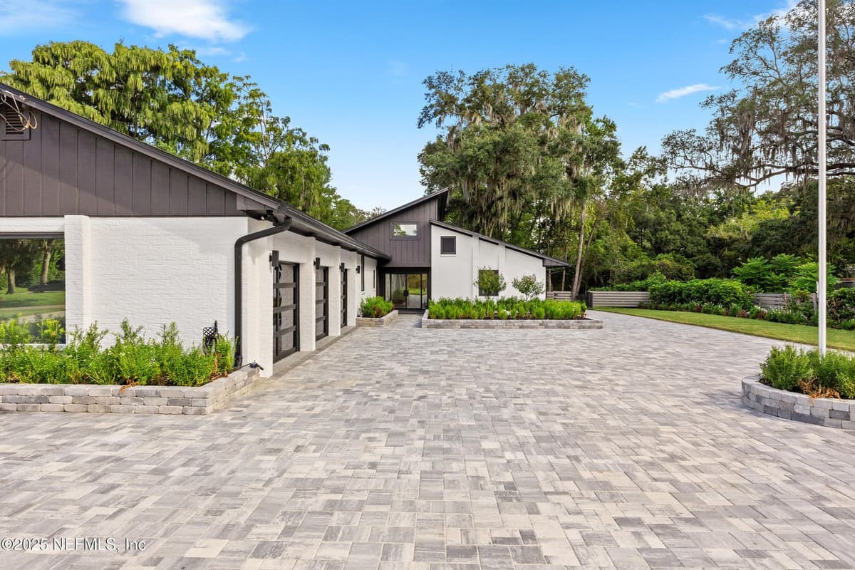 8833 SANCHEZ Road, Jacksonville, FL 32217 3