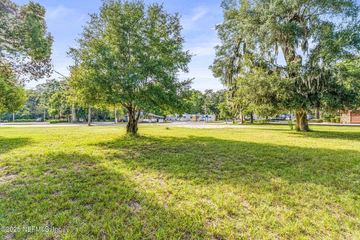949 CESERY Boulevard, Jacksonville, FL 32211 2