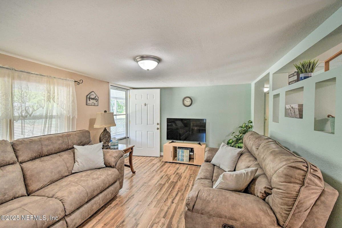 118 RIVERSIDE Avenue, Satsuma, FL 32189 3
