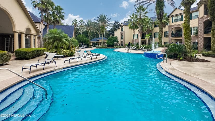 7800 POINT MEADOWS Drive 737, Jacksonville, FL 32256