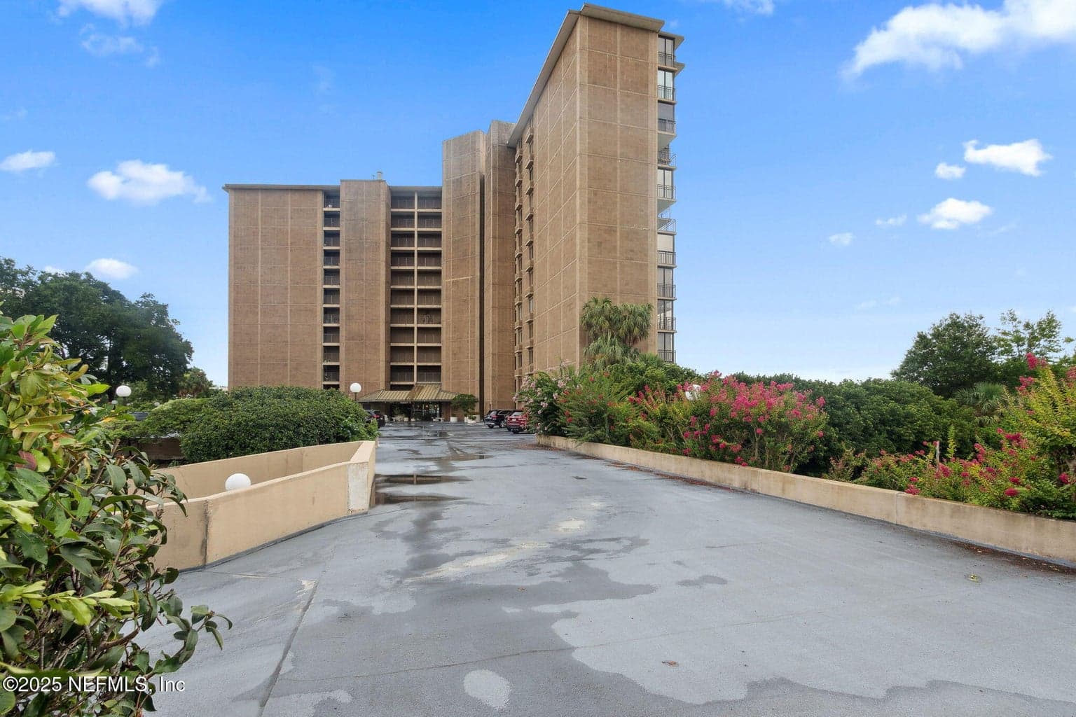 4401 LAKESIDE Drive 201, Jacksonville, FL 32210